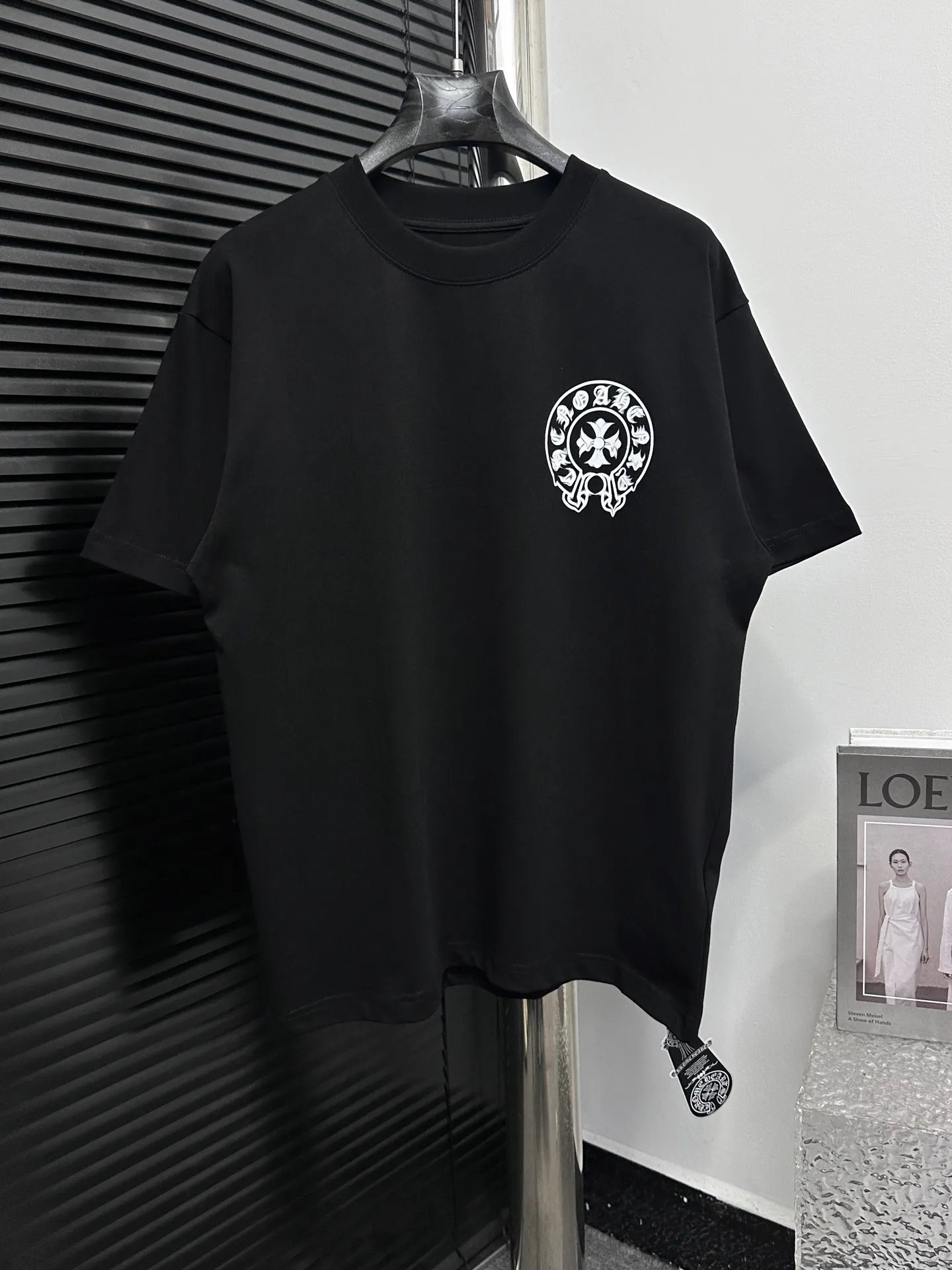 🅿️170 【ChromeHearts】Chrome Hearts 25ss stretched round neck T-shirt Original fabric Official same style Short-sleeved T-shirt Customized 260g vat-dyed fabric Very comfortable to the touch Latest brick cabinet synchronization for spring and summer Fashionable and personalized Super versatile and good-looking Suitable for both men and women A must-have style Tag Collar label Washed wheat Complete with three standards Color: Black White Size: XS-L